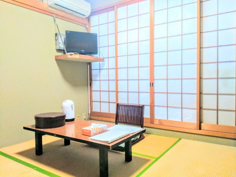 Japanese-style room (room between 4.5 tatami mat and 7 tatami mat room)